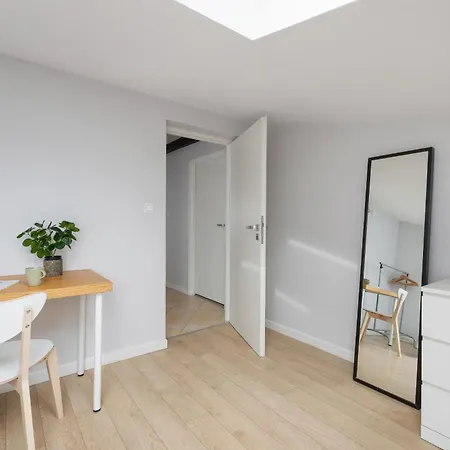 With 2 Bedrooms And Desks In The Center Of Cracow By Renters Daire