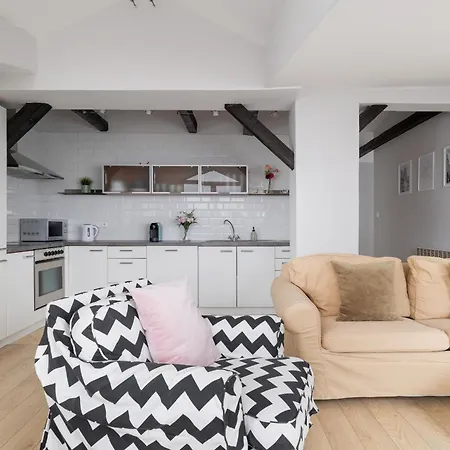 With 2 Bedrooms And Desks In The Center Of Cracow By Renters Daire Krakow