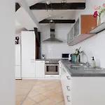 Lejlighed With 2 Bedrooms And Desks In The Center Of Cracow By Renters