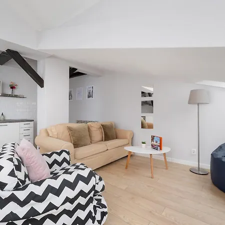 Apartment With 2 Bedrooms And Desks In The Center Of Cracow By Renters Krakow