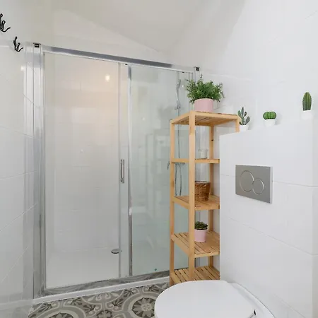 With 2 Bedrooms And Desks In The Center Of Cracow By Renters *