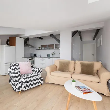 With 2 Bedrooms And Desks In The Center Of Cracow By Renters Apartment *