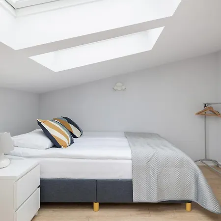 With 2 Bedrooms And Desks In The Center Of Cracow By Renters Apartment *