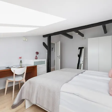 With 2 Bedrooms And Desks In The Center Of Cracow By Renters * Kraków