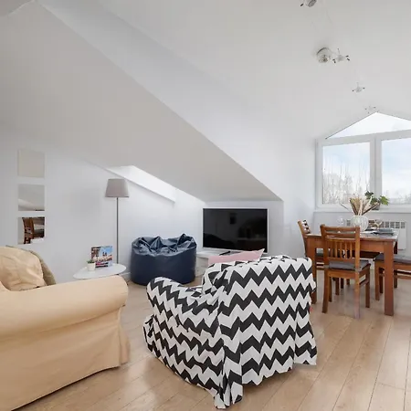 With 2 Bedrooms And Desks In The Center Of Cracow By Renters *