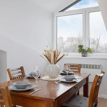 With 2 Bedrooms And Desks In The Center Of Cracow By Renters
