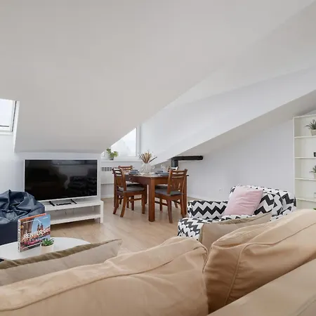 With 2 Bedrooms And Desks In The Center Of Cracow By Renters Apartamento *